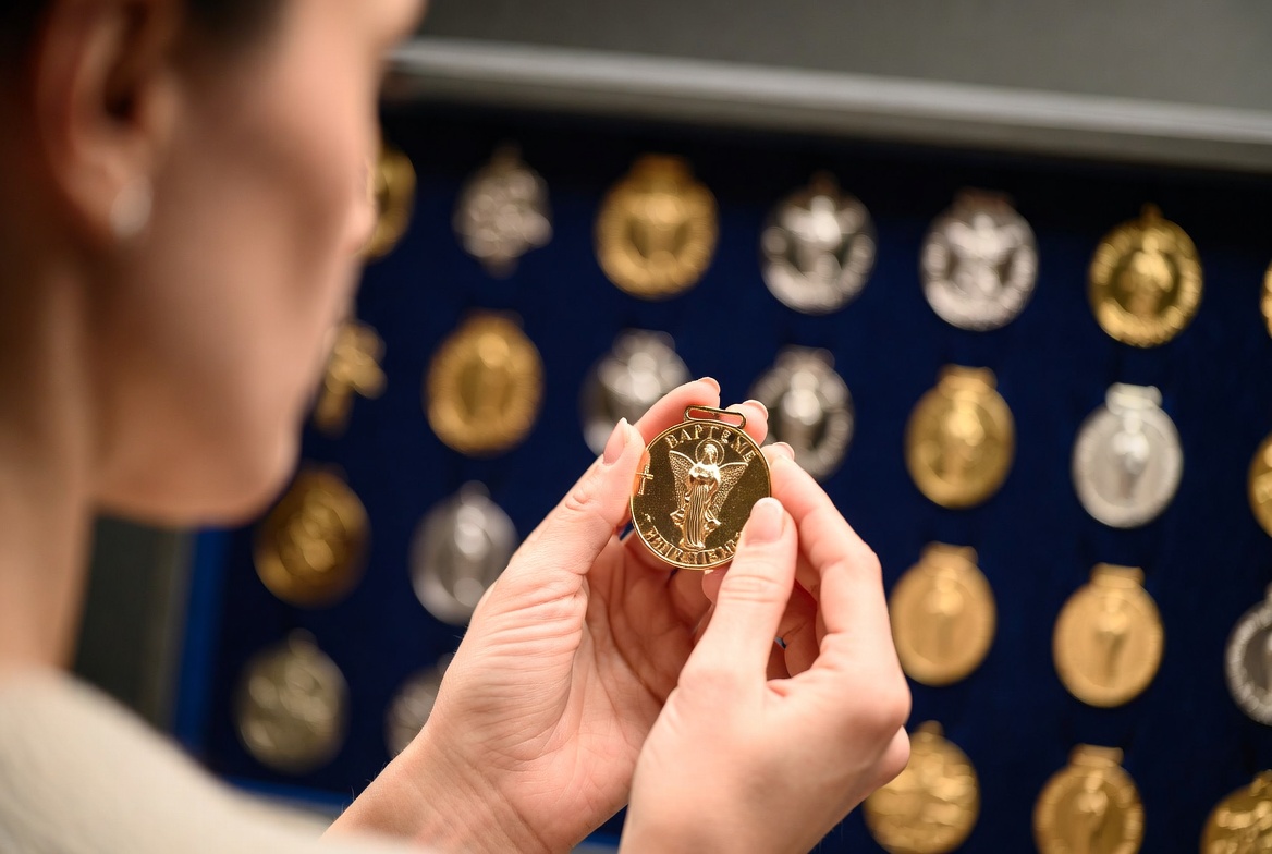 Que faire graver sur une médaille de baptême ?